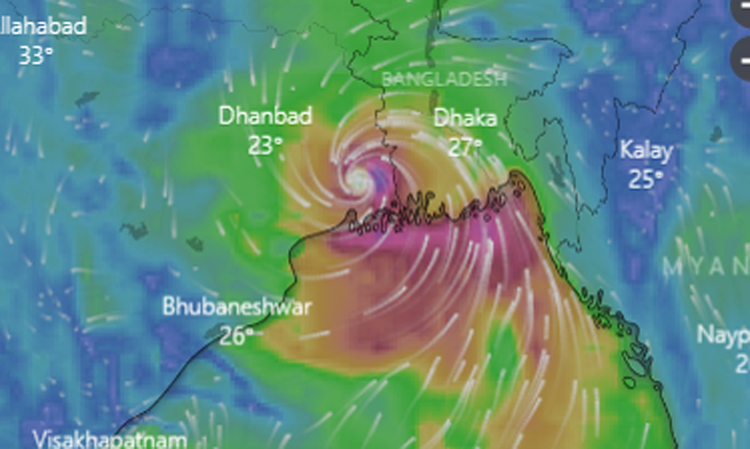 ঘূর্ণিঝড় ‌‌‌‘আম্ফান’ বাংলাদেশ উপকূল অতিক্রম করছে