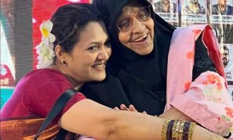 শিল্পী সমিতি নির্বাচন মেয়ের জন্য ভোট চাইতে এসে কাঁদলেন অভিনেত্রী আনোয়ারা