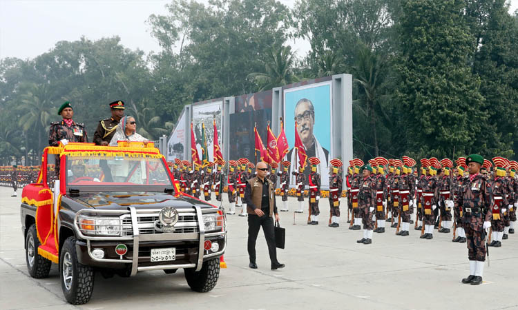 ঊর্ধ্বতন কর্তৃপক্ষের কমান্ড মেনে চলবেন, বিজিবিকে প্রধানমন্ত্রী