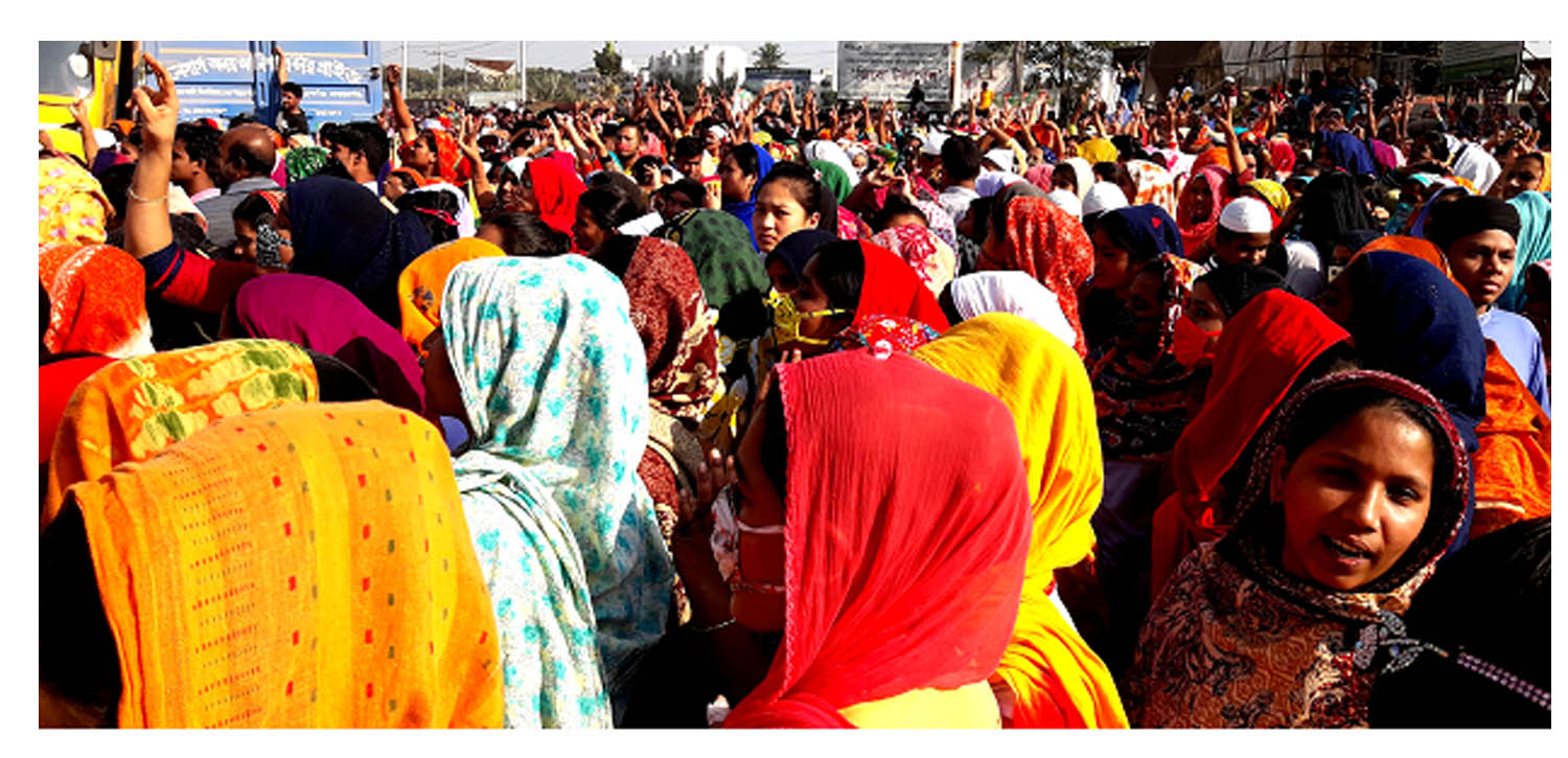 গাজীপুরে বকেয়া বেতনের দাবিতে শ্রমিক অসন্তোষ, সড়ক অবরোধ