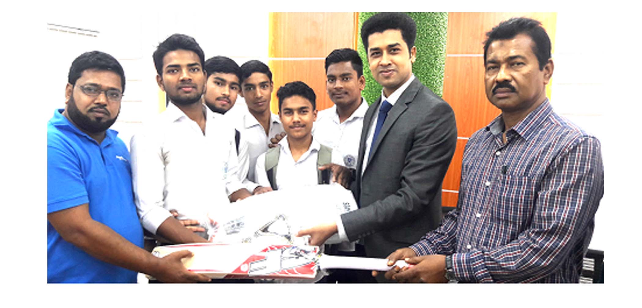 কালীগঞ্জে ইউএনও’র ক্রীড়া সামগ্রী বিতরণ