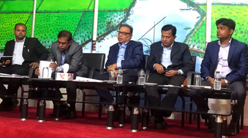 দুর্নীতির চিত্র পত্রিকায় তুলে ধরায় সাংবাদিককের প্রশংসা করলেন অতিরিক্ত সচিব