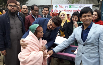 ঝিনাইদহে সিও এবং এনআরবিসি ব্যাংকের যৌথ উদ্যোগে শীতবস্ত্র বিতরণ