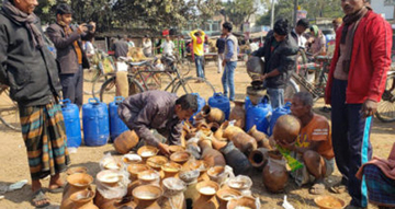  জমে উঠেছে কালীগঞ্জের খেজুর রসের নলেন গুড়ের বাজার
