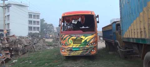 কালিয়াকৈরে যাত্রীবাহী বাস উল্টে মা-মেয়ে নিহত ২: আহত ৫জন