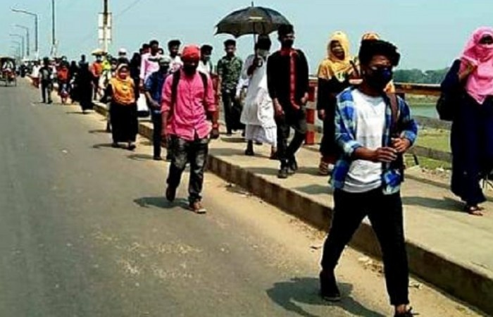 ঢাকামুখী গার্মেন্টস শ্রমিকের ঢল
