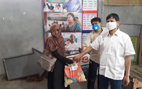 ঝিনাইদহে খাবার বিতরণ করলেন বেসরকারি সংস্থা সিও