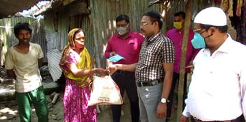 ঝিনাইদহে প্রতিবন্ধী শিক্ষার্থীদের মাঝে খাদ্যসামগ্রী বিতরণ