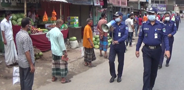 ঝিনাইদহে করোনা প্রতিরাধে বিভিন্ন স্থানে পুলিশের চেকপোস্ট
