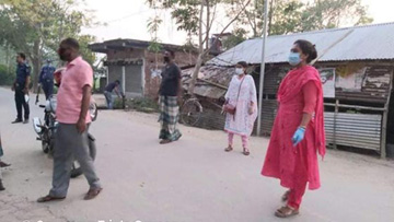 জীবনের ঝুকি নিয়ে কালীগঞ্জের অলিতে গলিতে নির্বাহী কর্মকর্তা