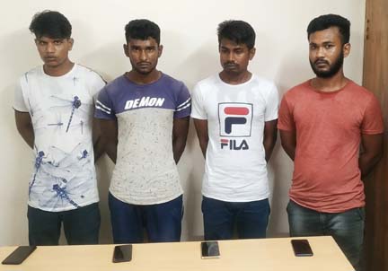 ঝিনাইদহে জোরপুর্বক গৃহবধুর নগ্ন ছবি তুলে ব্লাকমেইল, ৪ যুবক গ্রেফতার