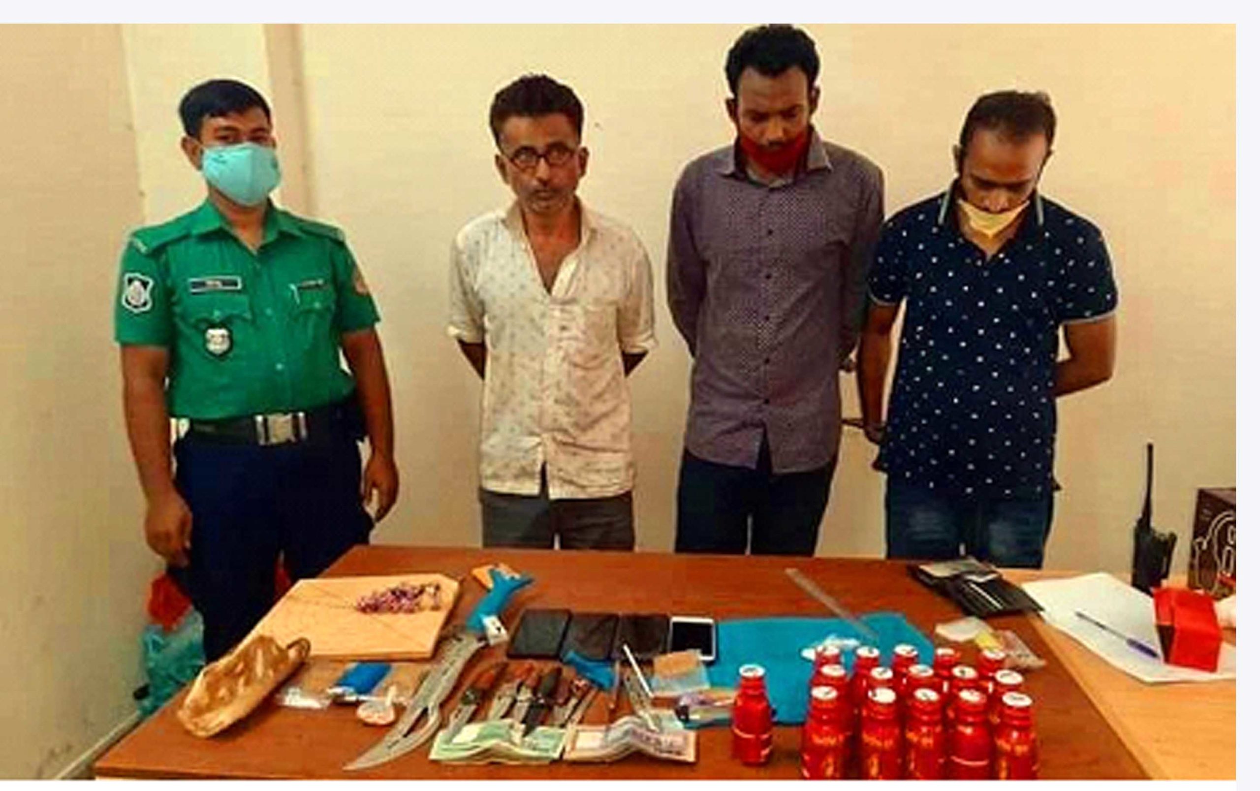 টঙ্গীতে বিপুল পরিমাণ যৌন উত্তেজক সিরাপ, অস্ত্র ও ইয়াবাসহ তিনজন গ্রেফতার