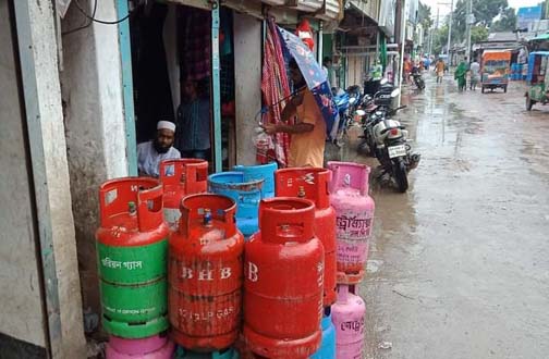 গাজীপুরে অরক্ষিত ভাবে অবাধে চলছে গ্যাস সিলিন্ডার বিক্রি