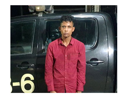 ঝিনাইদহে প্রধানমন্ত্রীর পিএস পরিচয় দিয়ে প্রতরণাকারী গ্রেফতার