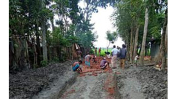 কালীগঞ্জে গ্রামবাসির উদ্যোগে রাস্তা সংস্কার