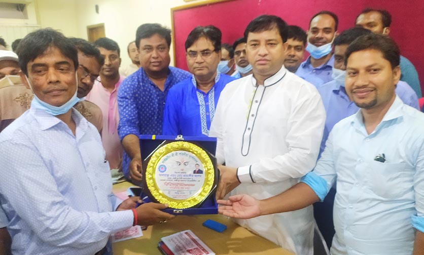 গাজীপুরে মেয়রের সঙ্গে মহানগর পূজা উদযাপন পরিষদের মতবিনিময়