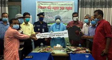 কোভিড রোগিদের অক্সিজেন সিলিন্ডার পরিবহণের জন্য ঝিনাইদহ সদর হাসপাতালে গাড়ী প্রদাণ