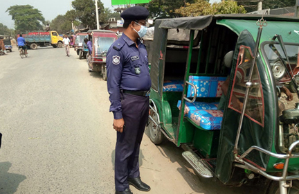 ট্রাফিক পুলিশের কার্যক্রম চালু হওয়ায় বদলে গেল শৈলকুপা