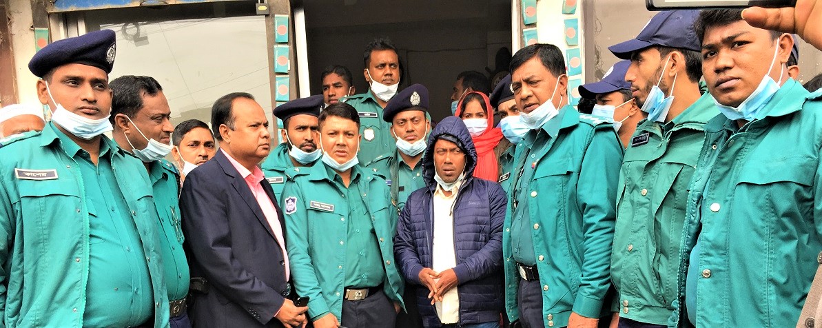 টঙ্গীতে শীর্ষ মাদক ব্যবসায়ী স্বপনের আত্মসমর্পণ