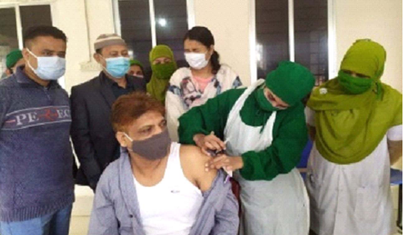 কাপাসিয়ায় কোভিট ১৯ টিকাদান কেন্দ্র উদ্বোধন