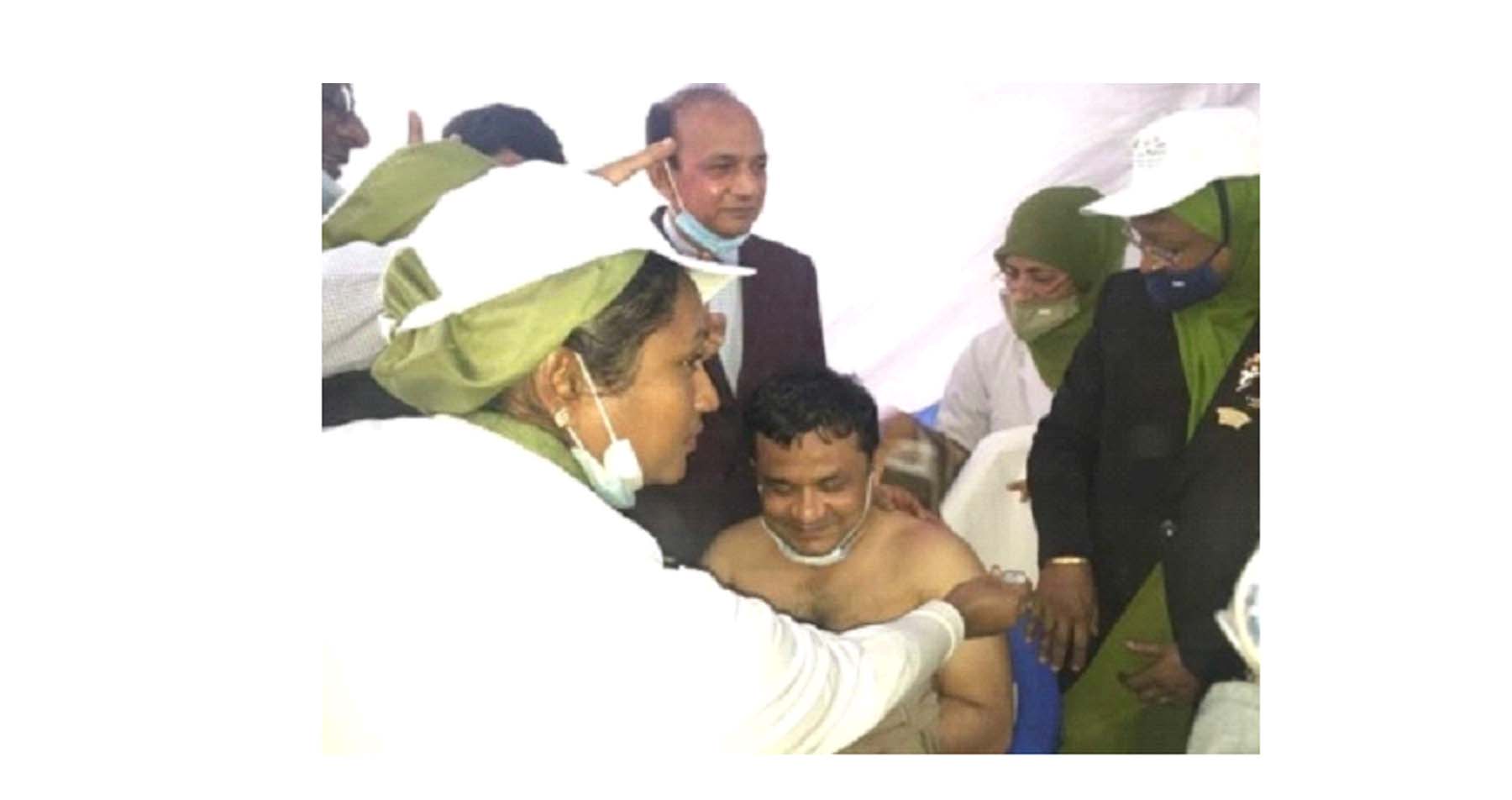 টঙ্গীতে কোভিড ১৯ টিকাদান কর্মসূচি উদ্বোধন