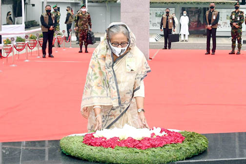 শেখ মুজিবুর রহমানের প্রতিকৃতিতে ফুল দিয়ে শ্রদ্ধা