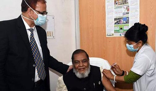 মুক্তিযুদ্ধ মন্ত্রীর টিকা নেওয়ার ভিডিও এডিট করে প্রচার!