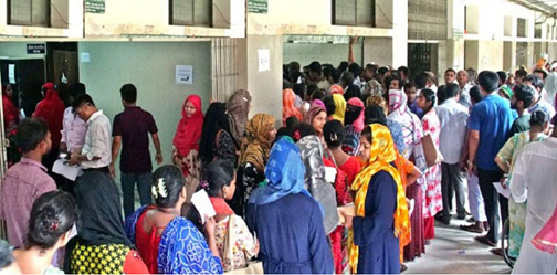 ঝিনাইদহ সদর হাসপাতালে করোনা রোগীর ভিড়, অক্সিজেন চলবে আর মাত্র ২ দিন!