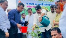টঙ্গীতে গার্মেন্টস কারখানা খোলে দেয়ার দাবিতে শ্রমিকদের বিক্ষোভ