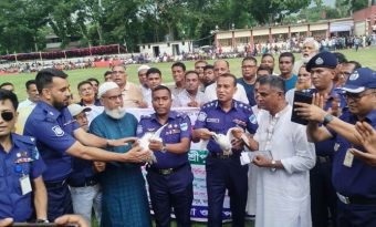 শ্রীপুরে পুলিশ সুপার কাপ ফুটবলে পুলিশের জয়, ছড়াল সম্প্রীতির বার্তা