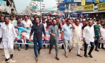 গাজীপুরের শ্রীপুরে আওয়ামী লীগের নৈরাজ্যের প্রতিবাদে শ্রমিকদলের বিক্ষোভ