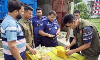 কুমিল্লায় লবণ পরিবহনের আড়ালে পাচার হচ্ছিল ইয়াবা, আটক ৫