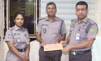 পশুসহ ছিনতাইকৃত ট্রাক উদ্ধার সাহসিকতার পুরস্কার পেলেন ইন্সপেক্টর গোলাম মোস্তফা