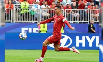 মেসিকে পেছনে ফেলে রোনালদোর বিশ্বরেকর্ড
